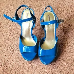 Size 7.5 Blue xhilaration pumps